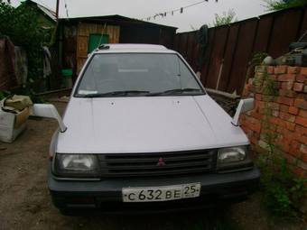 1988 Mitsubishi Mirage Pictures