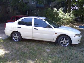 1998 Mitsubishi Mirage Pictures