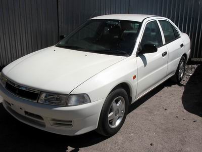 1999 Mitsubishi Mirage Pictures