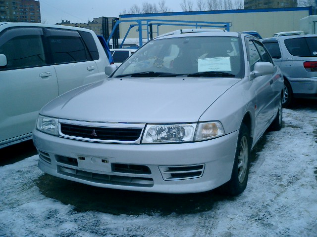 1999 Mitsubishi Mirage Pictures