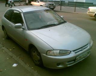 1999 Mitsubishi Mirage Pictures