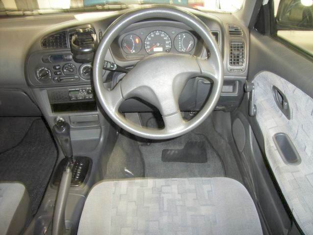2000 Mitsubishi Mirage Pics