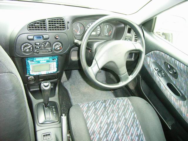2000 Mitsubishi Mirage Pictures