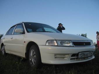 2000 Mitsubishi Mirage Pics