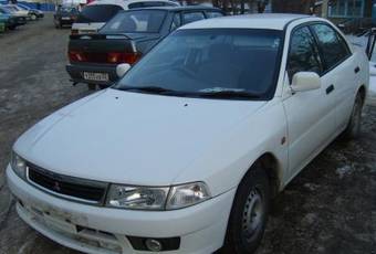 2000 Mitsubishi Mirage Pictures