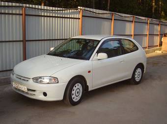 2000 Mitsubishi Mirage Photos