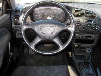 2001 Mitsubishi Mirage Pictures