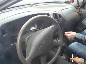 2001 Mitsubishi Mirage Pictures