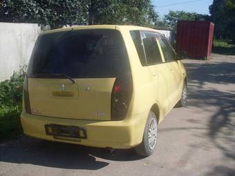 2001 Mitsubishi Mirage Photos