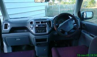 2001 Mitsubishi Mirage Photos