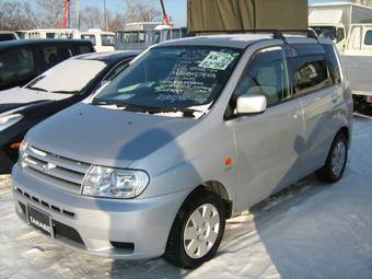 2002 Mitsubishi Mirage Photos