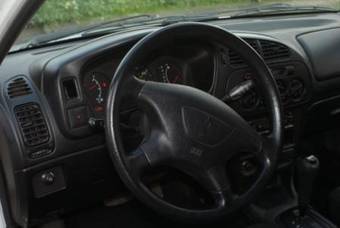 2002 Mitsubishi Mirage Photos