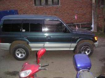 1994 Mitsubishi Montero Photos