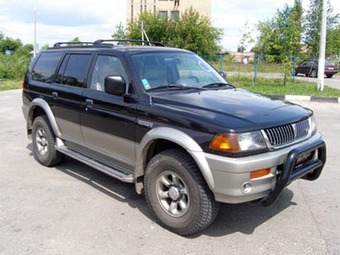 1998 Mitsubishi Montero Photos