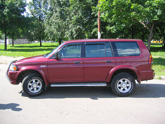 1999 Mitsubishi Montero Images