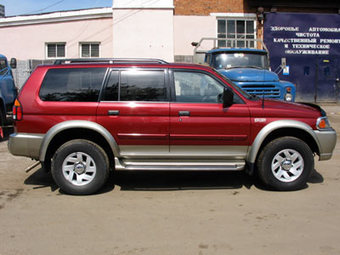 2000 Mitsubishi Montero Pictures