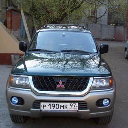 2000 Mitsubishi Montero Photos