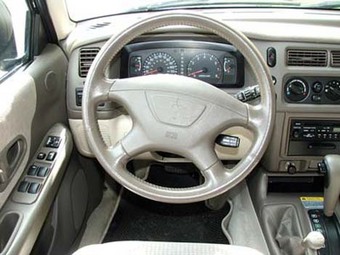 2000 Mitsubishi Montero Images