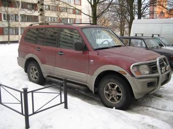 2000 Mitsubishi Montero Photos
