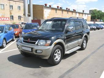 2000 Mitsubishi Montero Photos