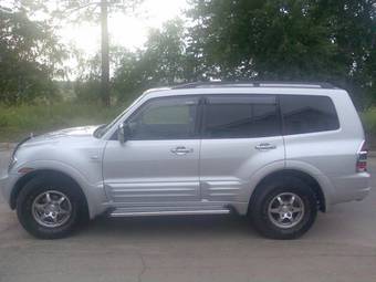 2000 Mitsubishi Montero Photos