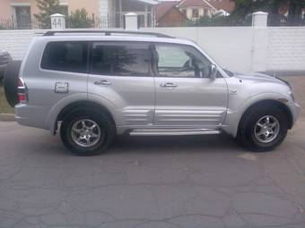 2000 Mitsubishi Montero Photos