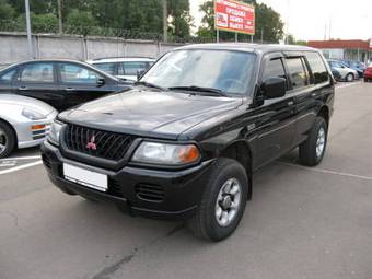 2000 Mitsubishi Montero Pics