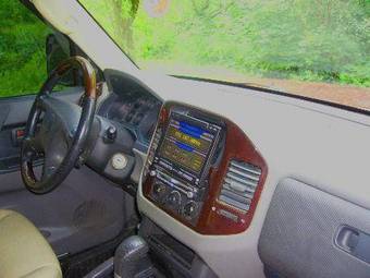 2000 Mitsubishi Montero Photos