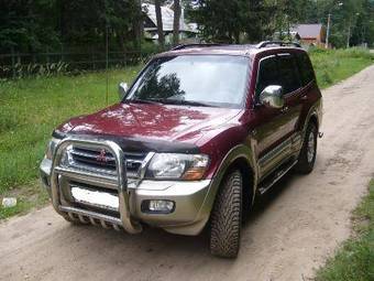 2000 Mitsubishi Montero Photos