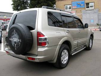 2000 Mitsubishi Montero Pics