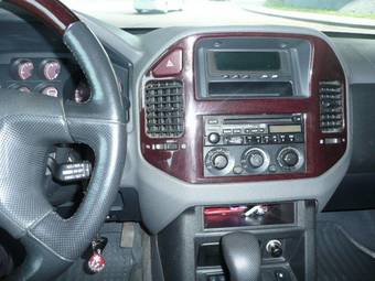 2000 Mitsubishi Montero Photos