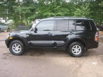 2000 Mitsubishi Montero Photos