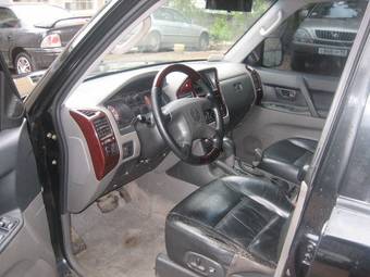 2000 Mitsubishi Montero Photos