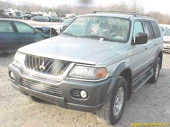 2001 Mitsubishi Montero Photos