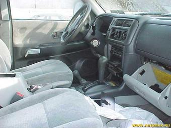 2001 Mitsubishi Montero Photos