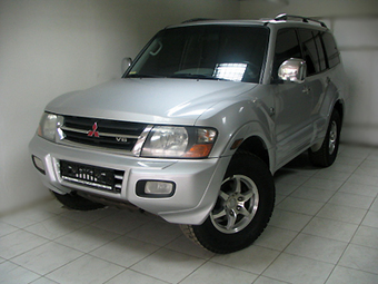 2001 Mitsubishi Montero Photos