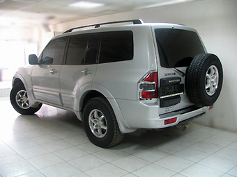 2001 Mitsubishi Montero Photos