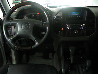 2001 Mitsubishi Montero Pictures