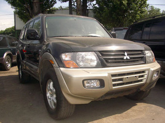 2001 Mitsubishi Montero Photos