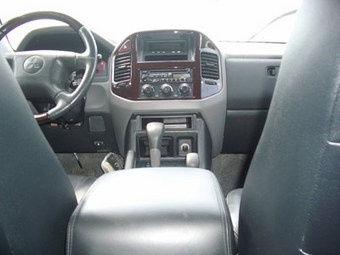 2001 Mitsubishi Montero Photos