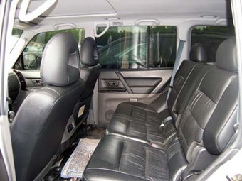 2001 Mitsubishi Montero Photos