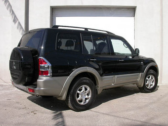 2001 Mitsubishi Montero Photos