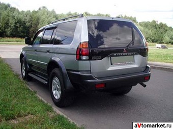 2001 Mitsubishi Montero Photos