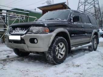 2001 Mitsubishi Montero Photos