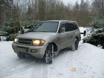 2001 Mitsubishi Montero Photos