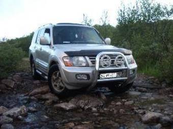 2001 Mitsubishi Montero Pictures