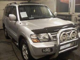 2001 Mitsubishi Montero Photos