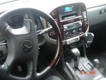 2001 Mitsubishi Montero Photos
