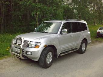 2001 Mitsubishi Montero Photos