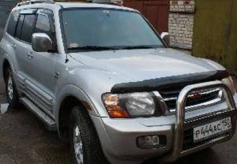 2001 Mitsubishi Montero Photos